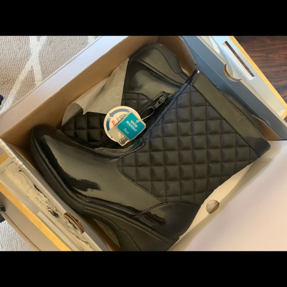 Boots - Picture 2 of 9